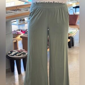 Vuori Sage Green Villa Wideleg Pant Short Small